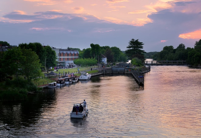Sunset over the River Thames at The Runnymede on Thames