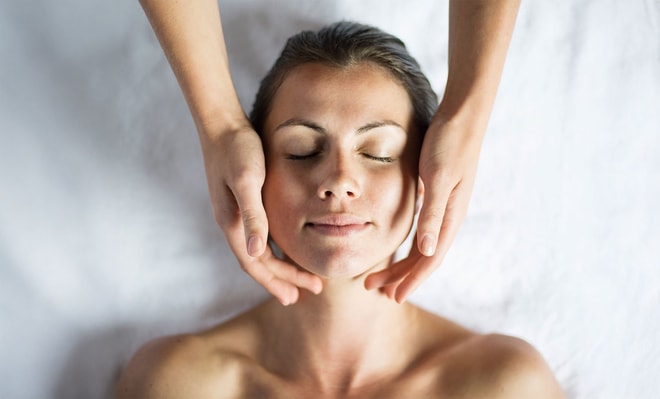 Lady receiving a templespa facial