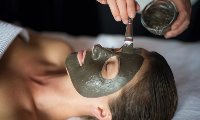 Mud facial