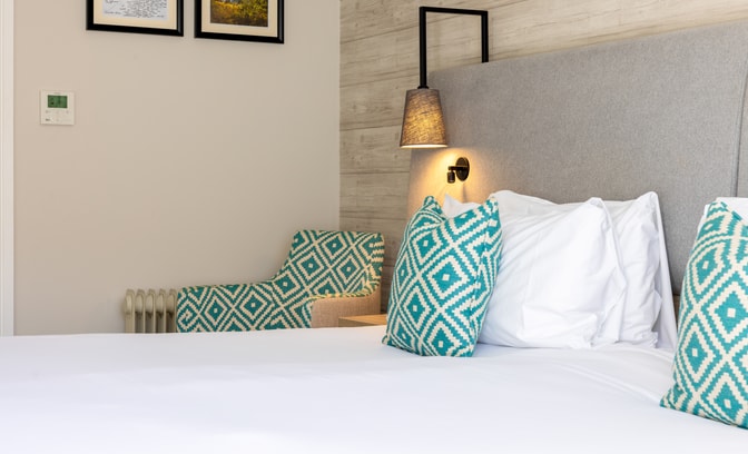 the lodge suite at studley castle bed
