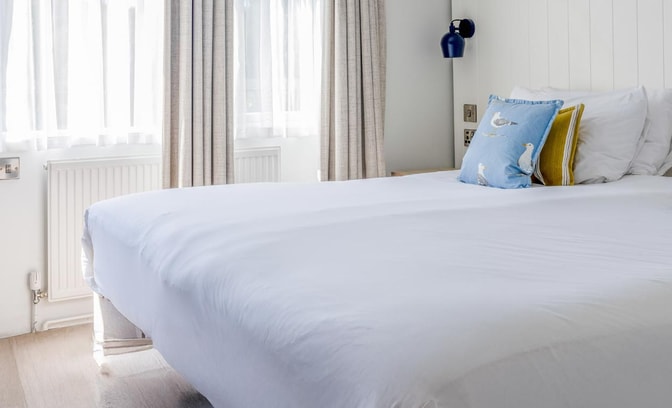 Standard bedroom at Lakeside