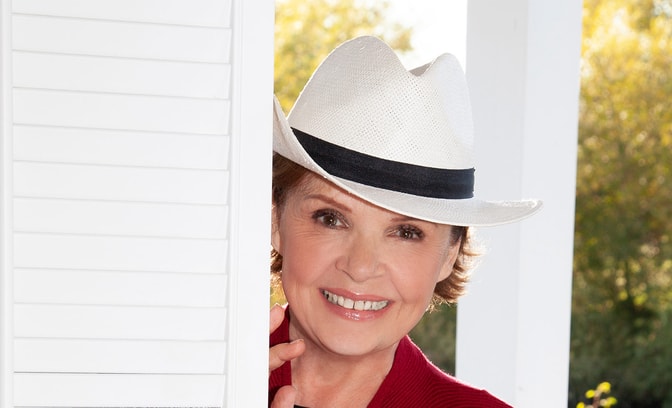dana smiling with a hat