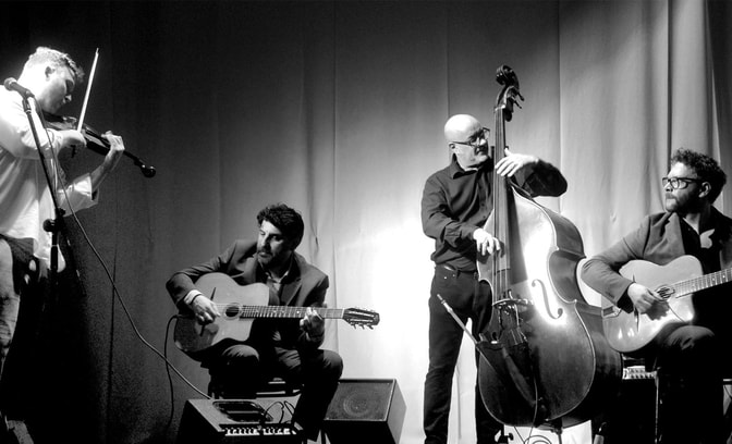 Chanson Swing Quartet in black and white