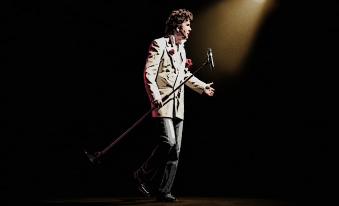 Christopher Nott as David Essex