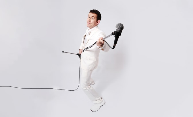 Ian Jones as Lee Evans