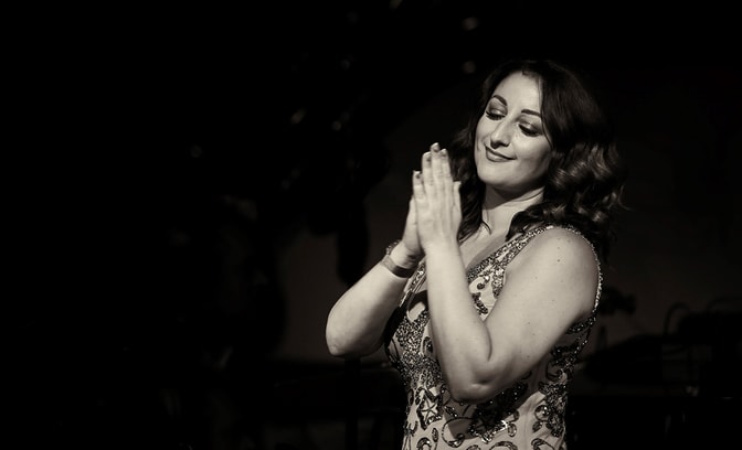 Simone Kaye - Divas Through The Decades