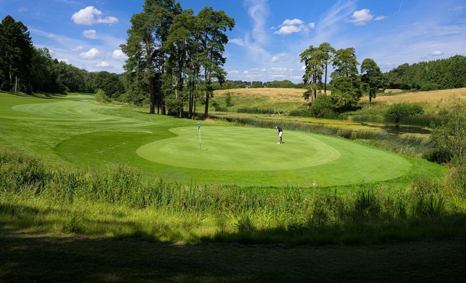 A guest playing golf at Heythrop Park