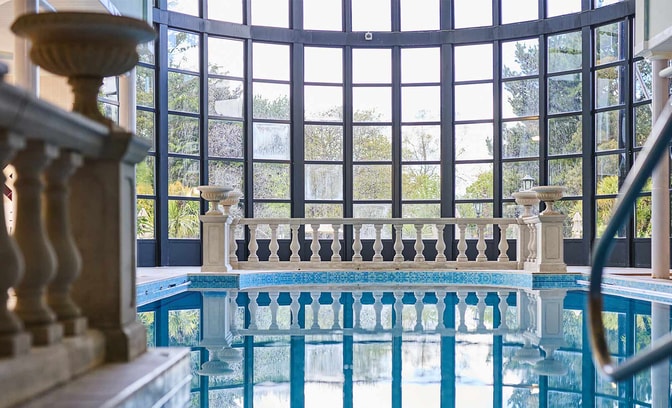 indoor pool at sinah warren