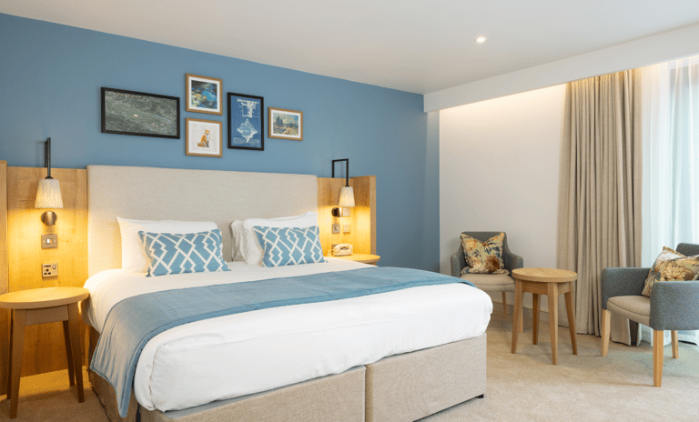 Heythrop Parks north wing bedroom