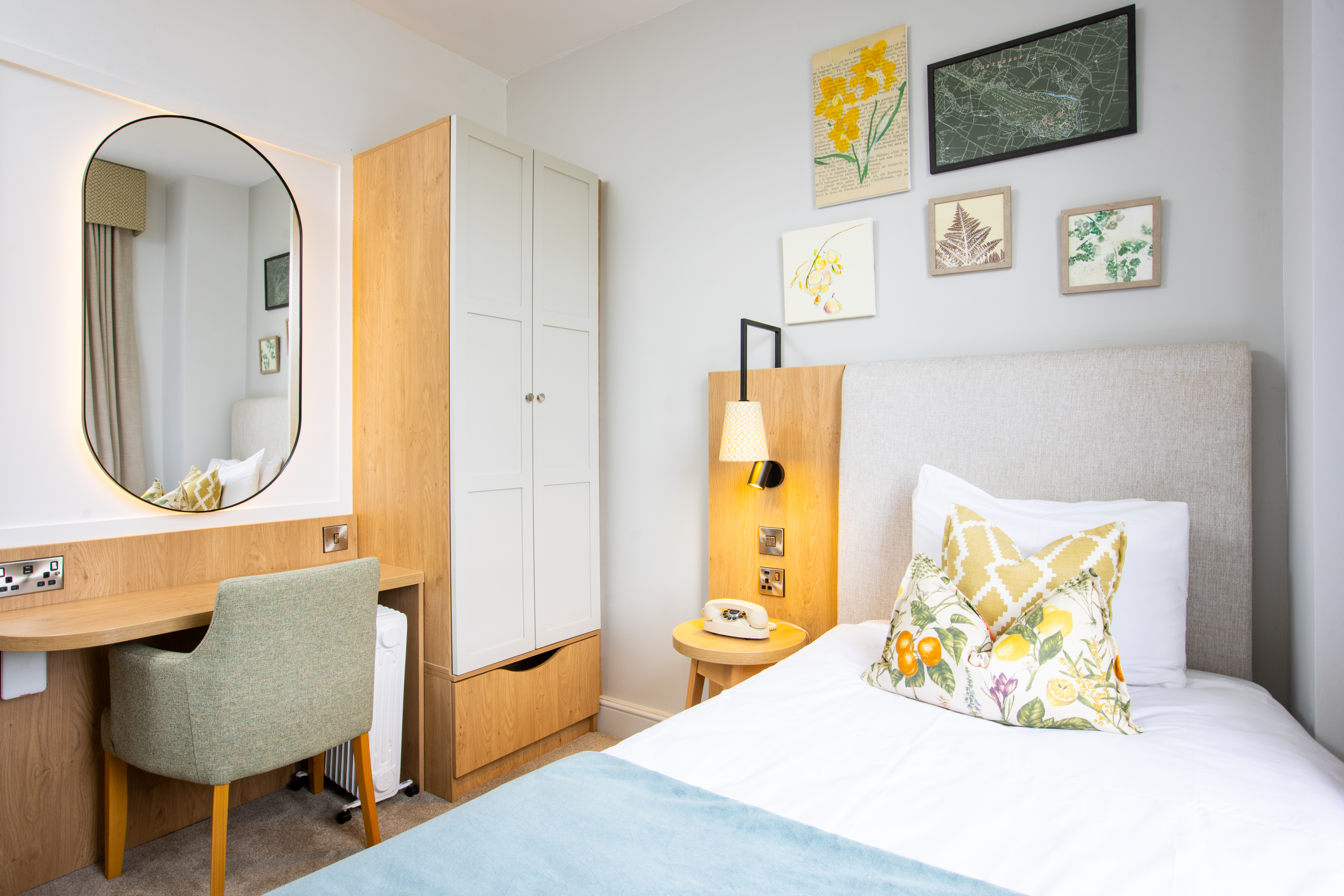 Bedroom with a single bed
