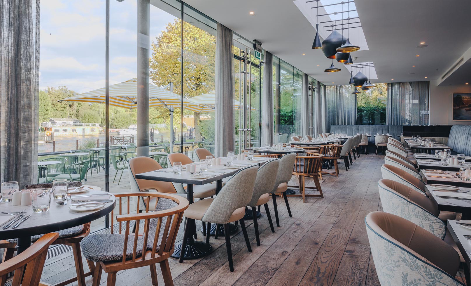 The Market Kitchen restaurant at The Runnymede on Thames with river view