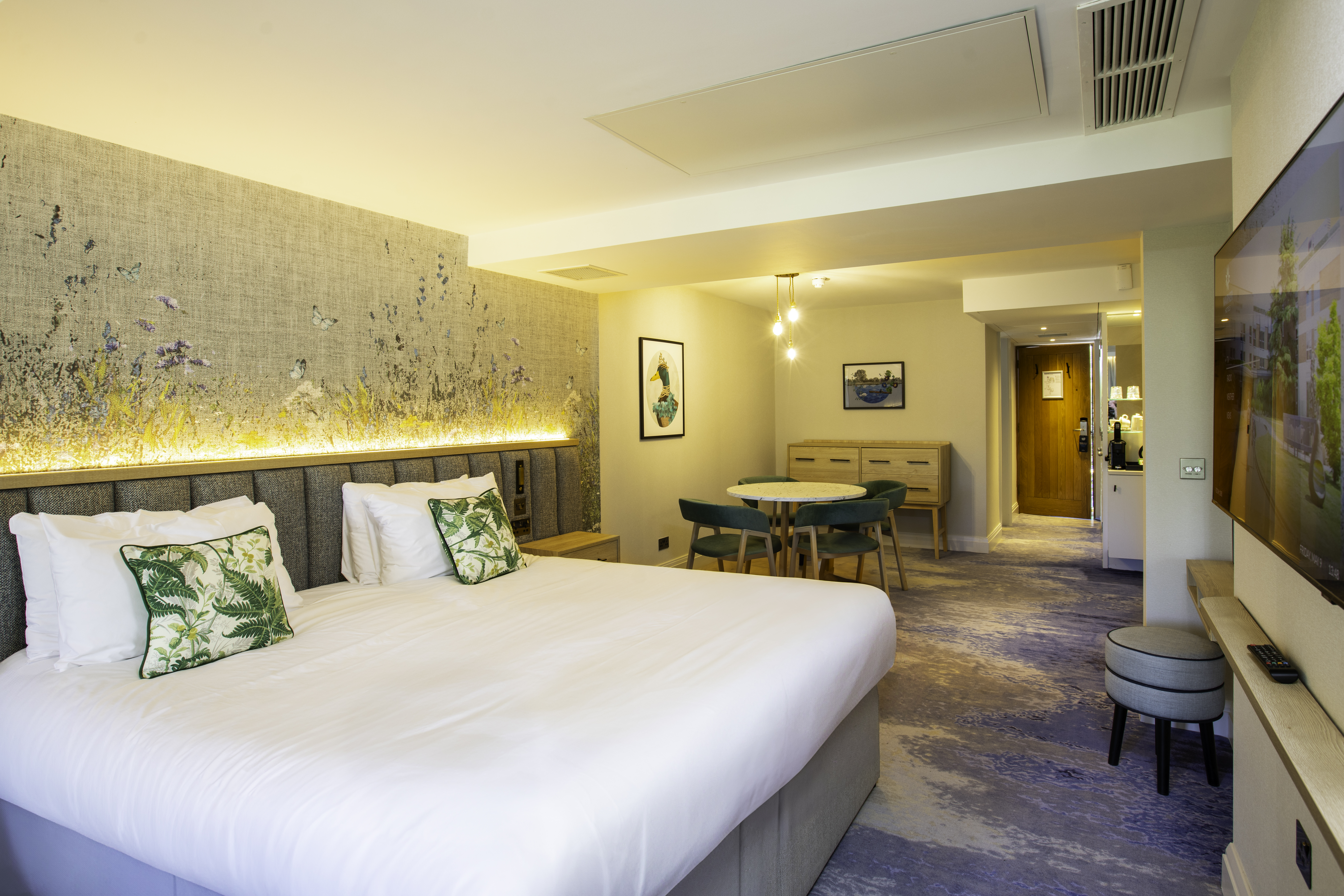 Superior bedroom at The Runnymede on Thames