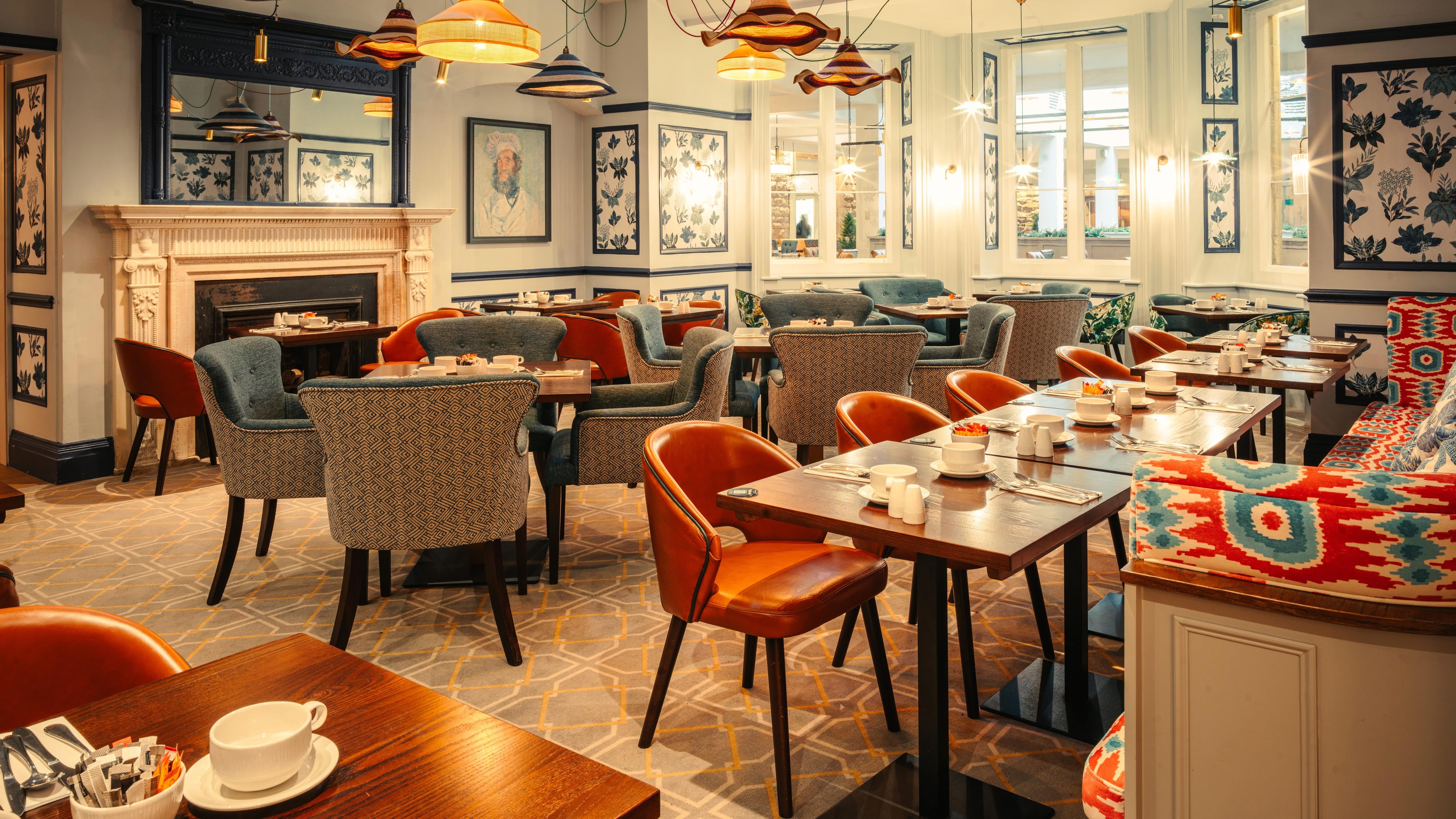 The Sherwood Restaurant, featuring the Market Kitchen, invites you to dine beneath a glass roof that floods the room with natural light, while the original outer walls reflect the building’s historic roots.