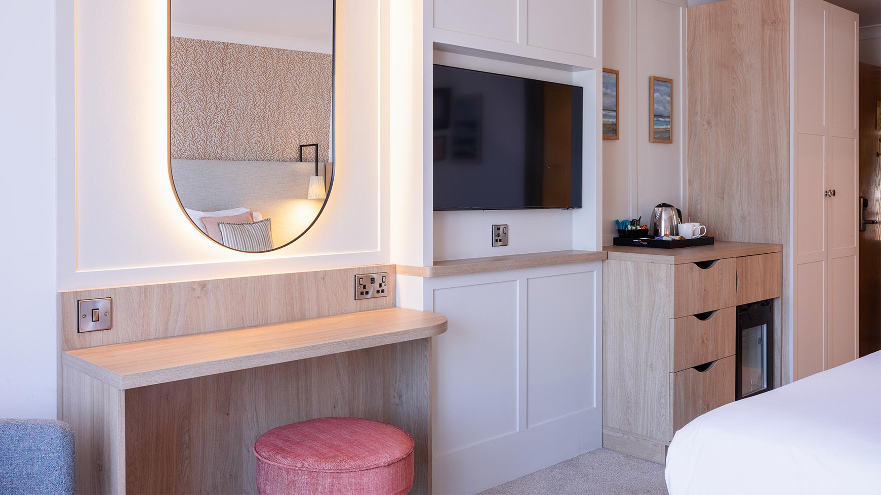 signature room at sinah warren