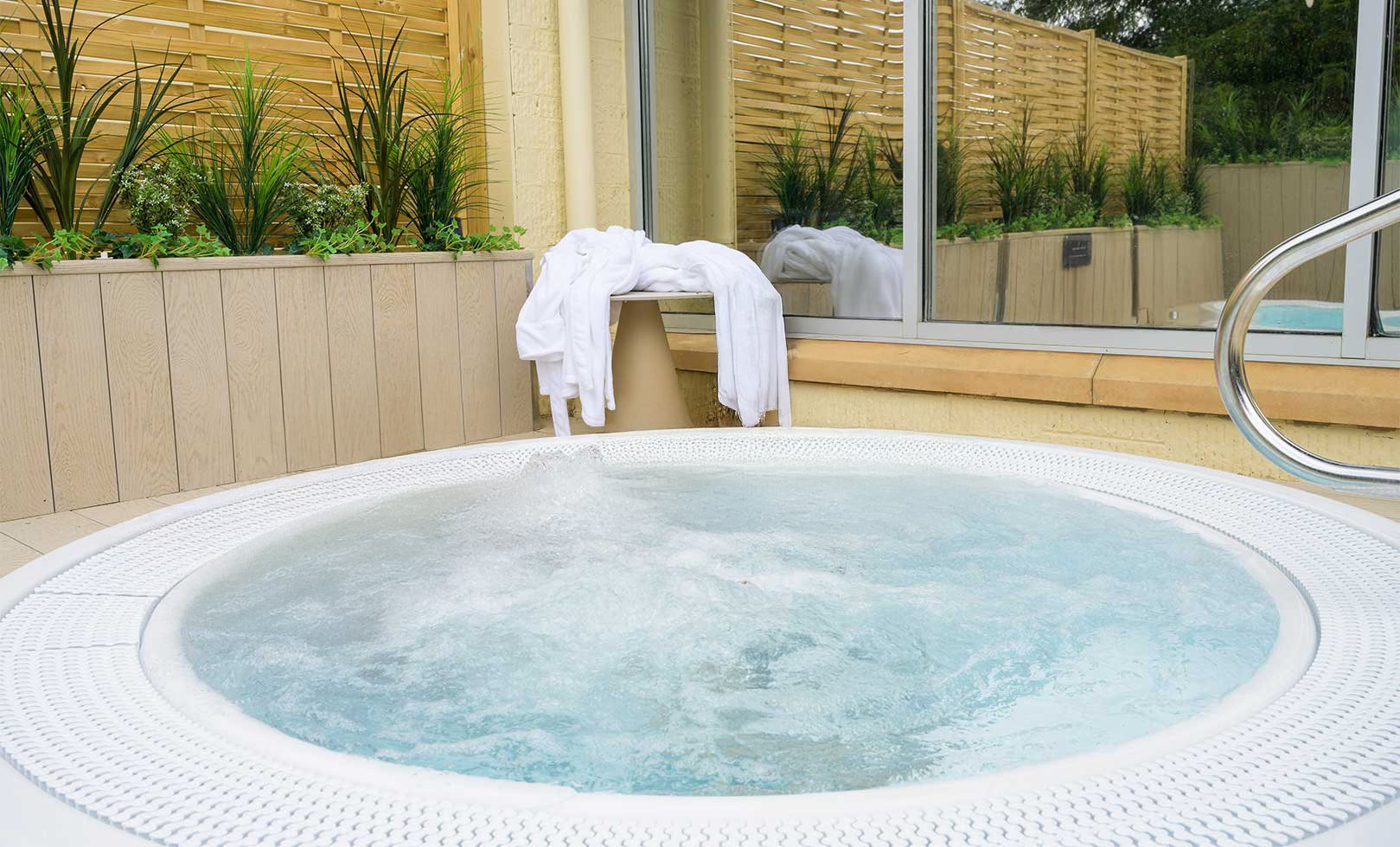 Outdoor bubble pool at Heythrop Park
